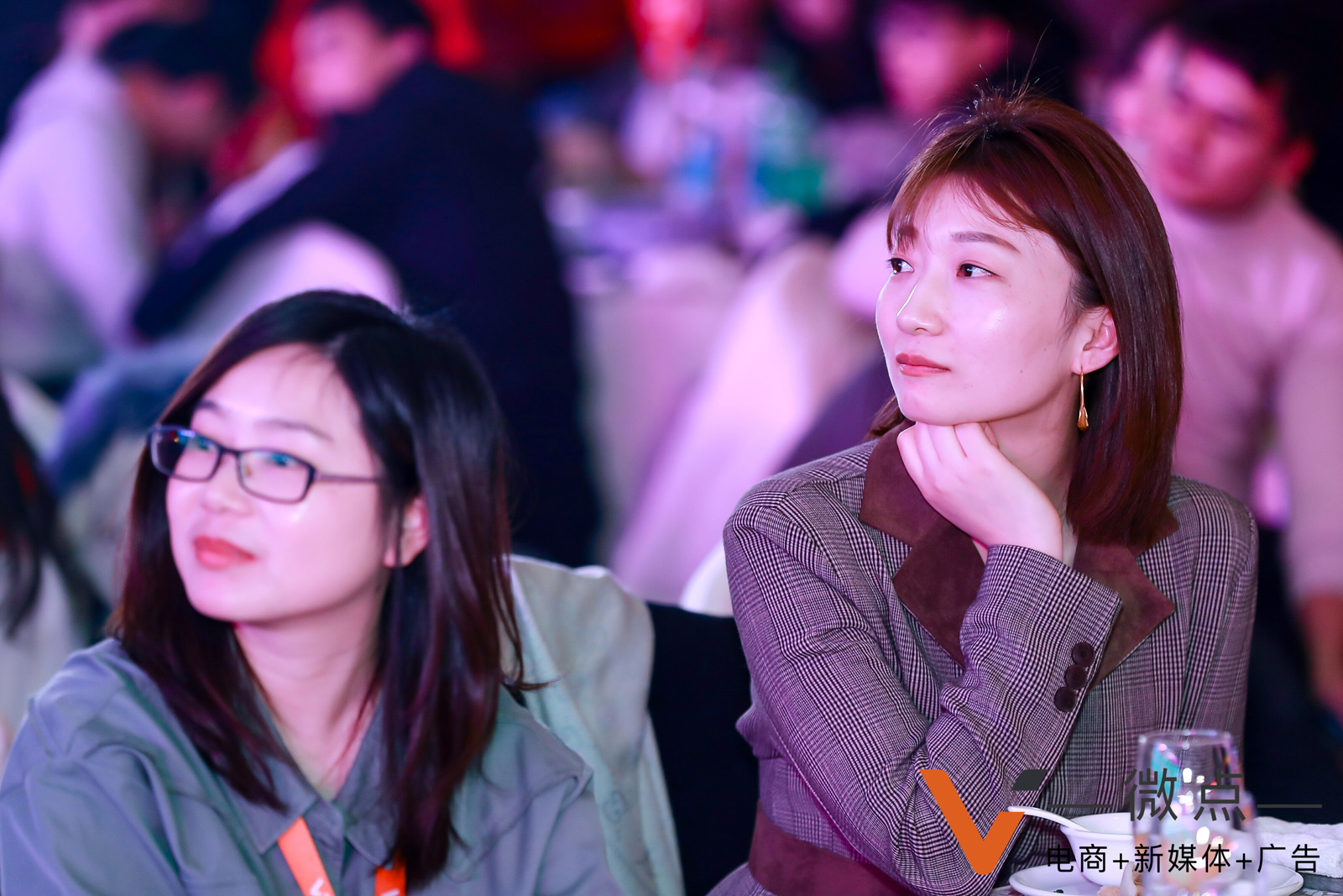 年會晚宴參會者特寫